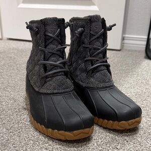 Women's Gray Winter Duck Boots with Rubber Sole Never Worn